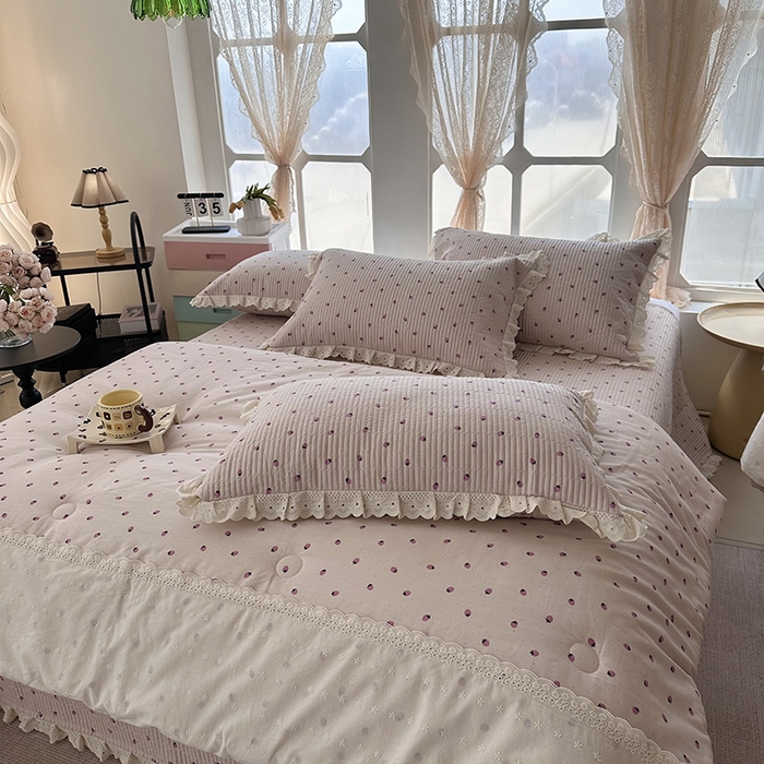 91家纺网 家纺一手货源 找家纺 奈萝家纺 2025新款全棉13372花边床盖三件套四件套纯棉花边夏被春秋被 粉色草莓