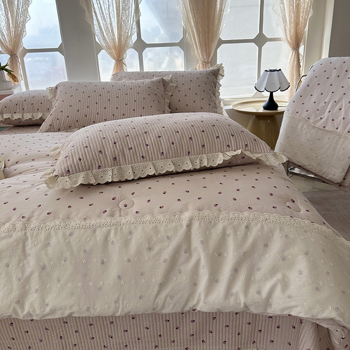 91家纺网 家纺一手货源 找家纺 奈萝家纺 2025新款全棉13372花边床盖三件套四件套纯棉花边夏被春秋被 粉色草莓