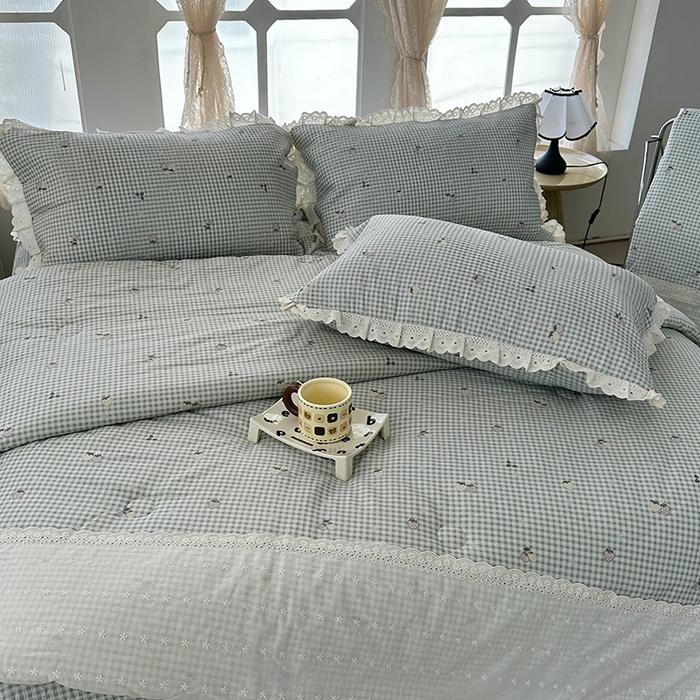 91家纺网 家纺一手货源 找家纺 奈萝家纺 2025新款全棉13372花边床盖三件套四件套纯棉花边夏被春秋被 格子草莓