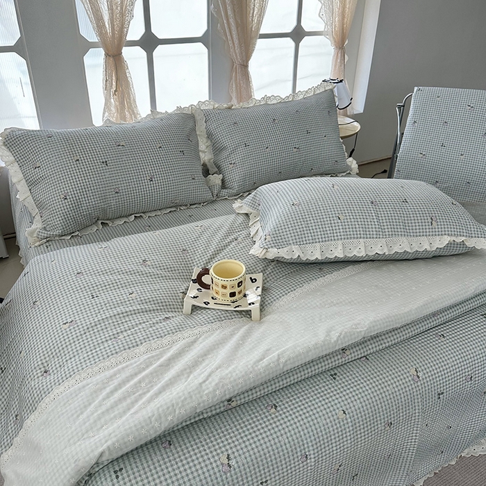 91家纺网 家纺一手货源 找家纺 奈萝家纺 2025新款全棉13372花边床盖三件套四件套纯棉花边夏被春秋被 格子草莓