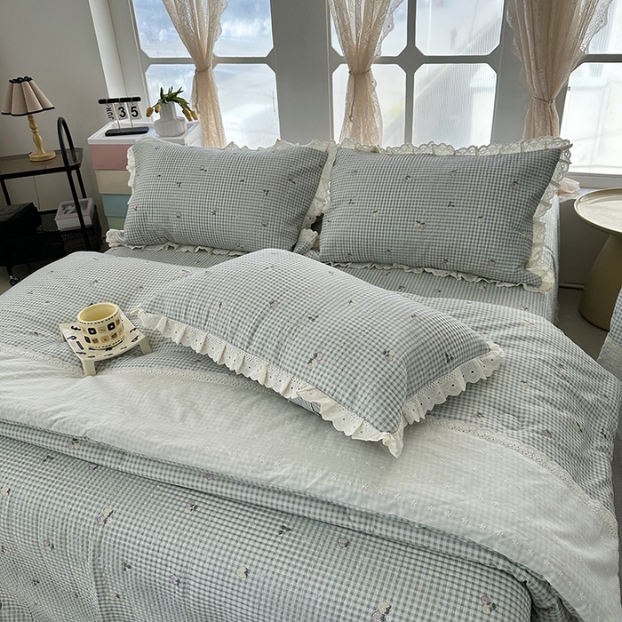 91家纺网 家纺一手货源 找家纺 奈萝家纺 2025新款全棉13372花边床盖三件套四件套纯棉花边夏被春秋被 格子草莓