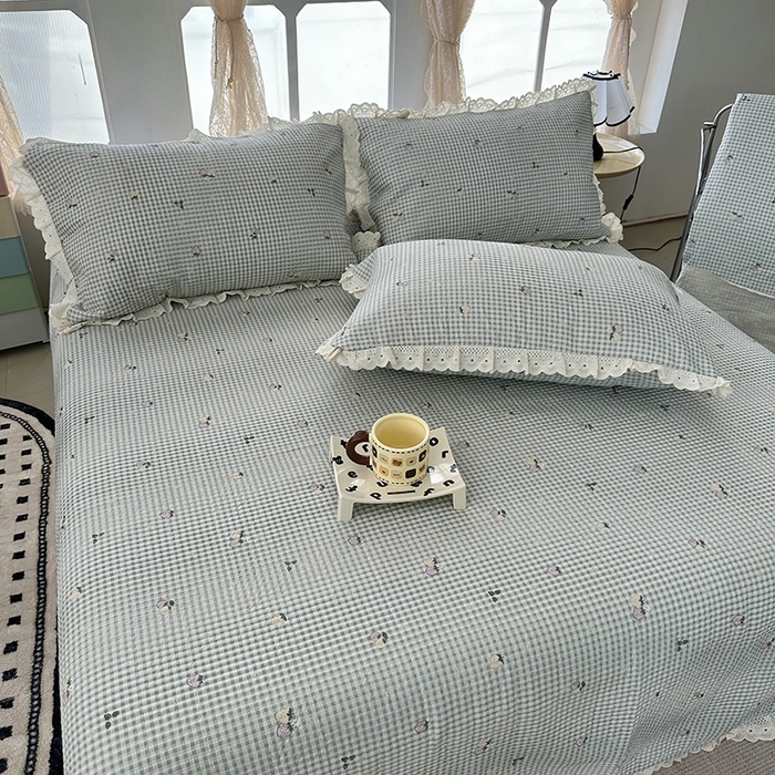 91家纺网 家纺一手货源 找家纺 奈萝家纺 2025新款全棉13372花边床盖三件套四件套纯棉花边夏被春秋被 格子草莓