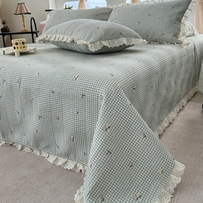 91家纺网 家纺一手货源 找家纺 奈萝家纺 2025新款全棉13372花边床盖三件套四件套纯棉花边夏被春秋被 格子草莓