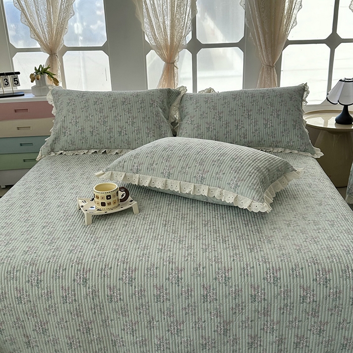 91家纺网 家纺一手货源 找家纺 奈萝家纺 2025新款全棉13372花边床盖三件套四件套纯棉花边夏被春秋被 花海绿