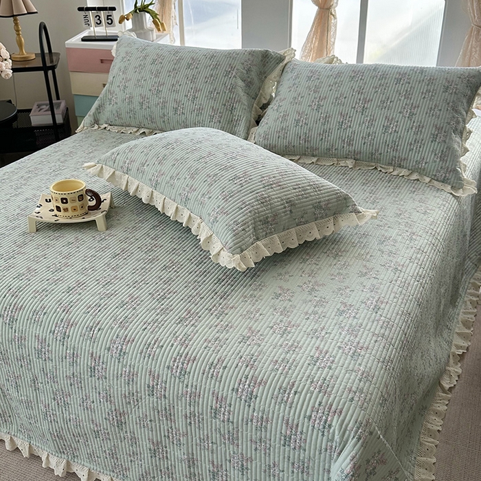 91家纺网 家纺一手货源 找家纺 奈萝家纺 2025新款全棉13372花边床盖三件套四件套纯棉花边夏被春秋被 花海绿