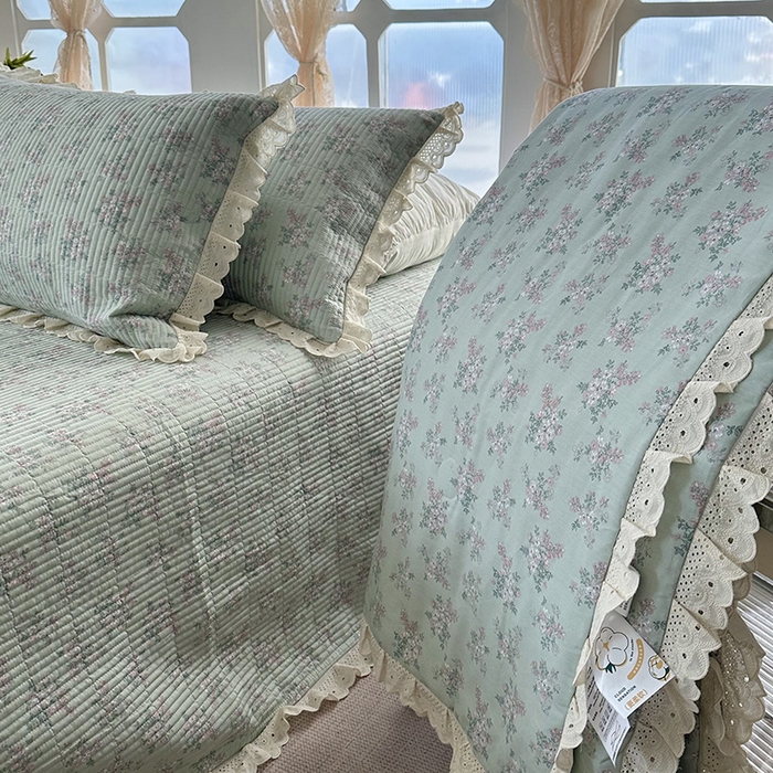 91家纺网 家纺一手货源 找家纺 奈萝家纺 2025新款全棉13372花边床盖三件套四件套纯棉花边夏被春秋被 花海绿