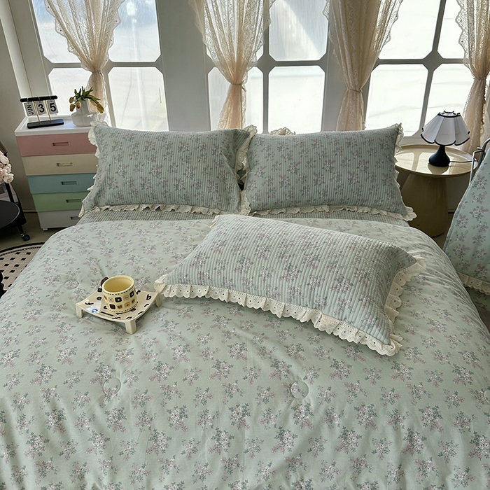 91家纺网 家纺一手货源 找家纺 奈萝家纺 2025新款全棉13372花边床盖三件套四件套纯棉花边夏被春秋被 花海绿