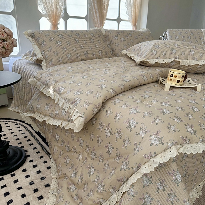 91家纺网 家纺一手货源 找家纺 奈萝家纺 2025新款全棉13372花边床盖三件套四件套纯棉花边夏被春秋被 花海米