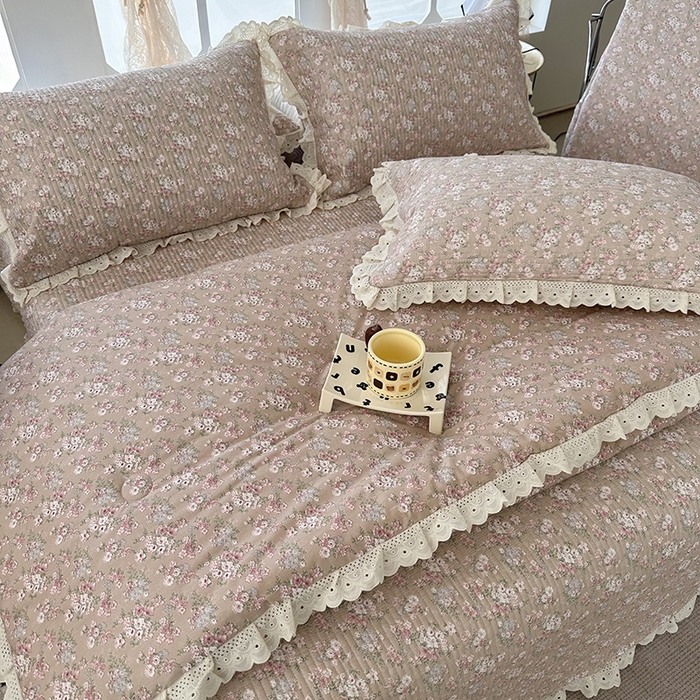 91家纺网 家纺一手货源 找家纺 奈萝家纺 2025新款全棉13372花边床盖三件套四件套纯棉花边夏被春秋被 花海玉