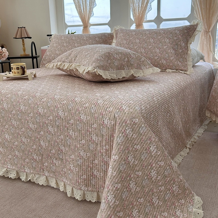 91家纺网 家纺一手货源 找家纺 奈萝家纺 2025新款全棉13372花边床盖三件套四件套纯棉花边夏被春秋被 花海玉