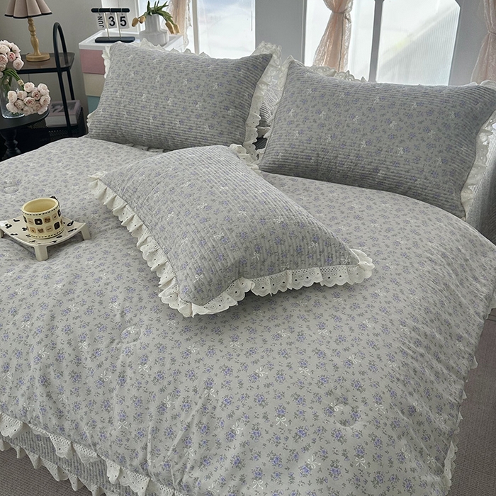 91家纺网 家纺一手货源 找家纺 奈萝家纺 2025新款全棉13372花边床盖三件套四件套纯棉花边夏被春秋被 花束灰