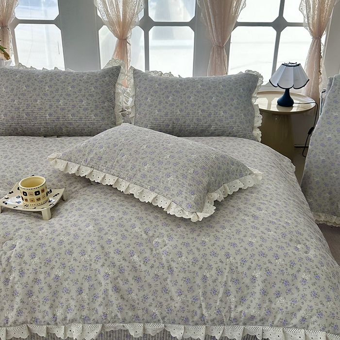 91家纺网 家纺一手货源 找家纺 奈萝家纺 2025新款全棉13372花边床盖三件套四件套纯棉花边夏被春秋被 花束灰
