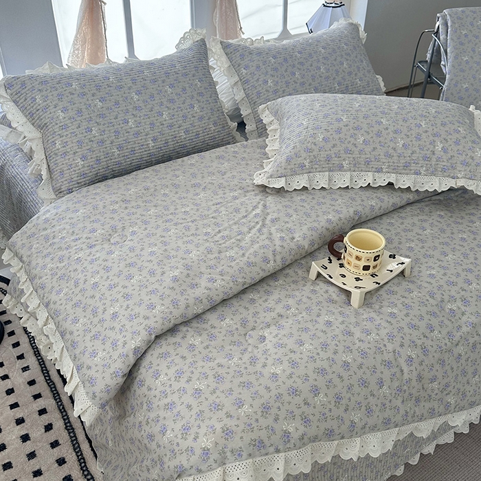 91家纺网 家纺一手货源 找家纺 奈萝家纺 2025新款全棉13372花边床盖三件套四件套纯棉花边夏被春秋被 花束灰
