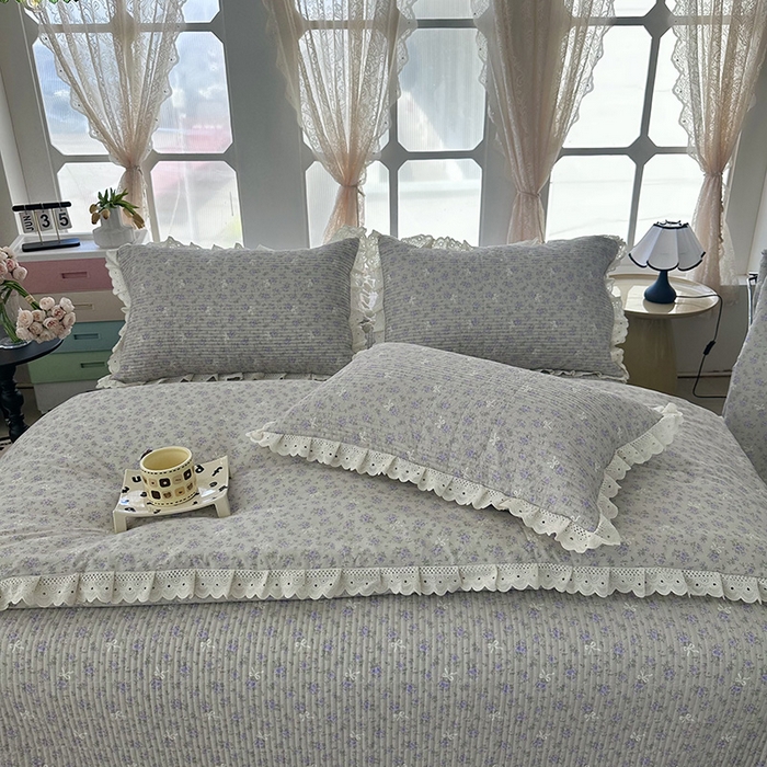 91家纺网 家纺一手货源 找家纺 奈萝家纺 2025新款全棉13372花边床盖三件套四件套纯棉花边夏被春秋被 花束灰