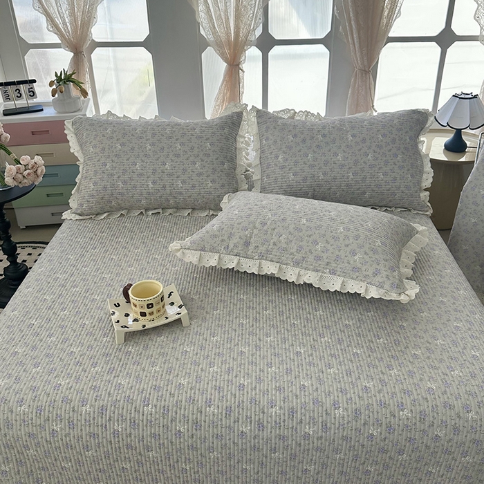 91家纺网 家纺一手货源 找家纺 奈萝家纺 2025新款全棉13372花边床盖三件套四件套纯棉花边夏被春秋被 花束灰