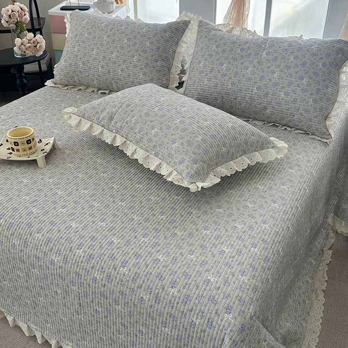 91家纺网 家纺一手货源 找家纺 奈萝家纺 2025新款全棉13372花边床盖三件套四件套纯棉花边夏被春秋被 花束灰