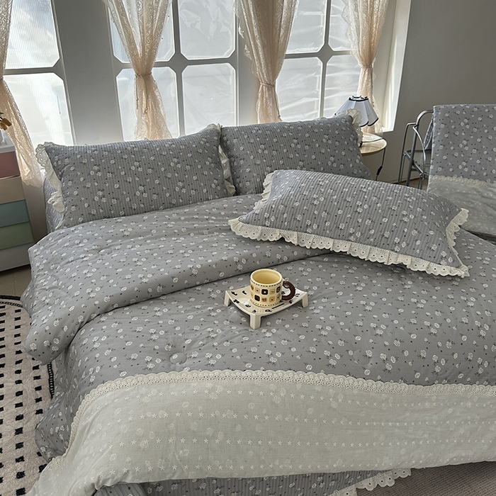 91家纺网 家纺一手货源 找家纺 奈萝家纺 2025新款全棉13372花边床盖三件套四件套纯棉花边夏被春秋被 灰色玫瑰