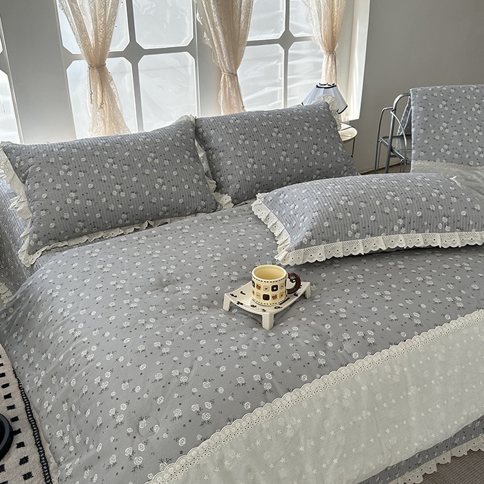 91家纺网 家纺一手货源 找家纺 奈萝家纺 2025新款全棉13372花边床盖三件套四件套纯棉花边夏被春秋被 灰色玫瑰