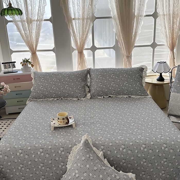 91家纺网 家纺一手货源 找家纺 奈萝家纺 2025新款全棉13372花边床盖三件套四件套纯棉花边夏被春秋被 灰色玫瑰