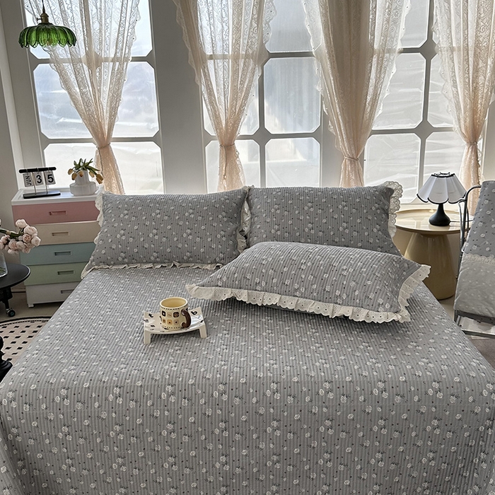91家纺网 家纺一手货源 找家纺 奈萝家纺 2025新款全棉13372花边床盖三件套四件套纯棉花边夏被春秋被 灰色玫瑰