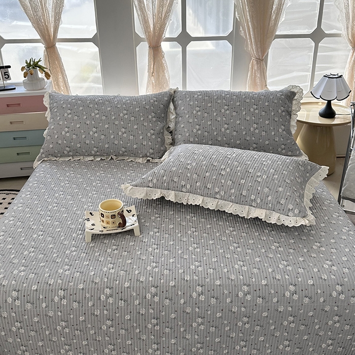 91家纺网 家纺一手货源 找家纺 奈萝家纺 2025新款全棉13372花边床盖三件套四件套纯棉花边夏被春秋被 灰色玫瑰