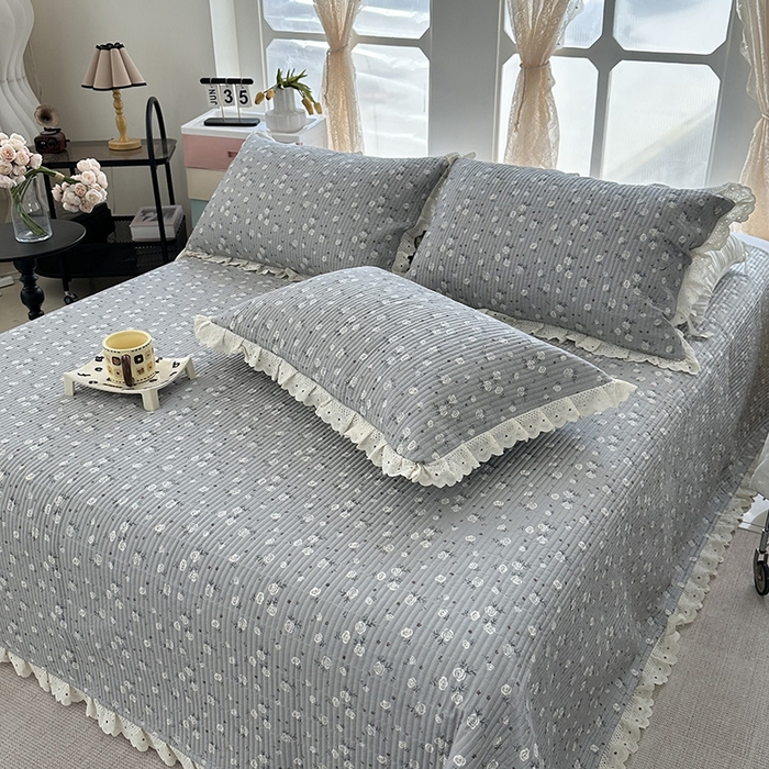 91家纺网 家纺一手货源 找家纺 奈萝家纺 2025新款全棉13372花边床盖三件套四件套纯棉花边夏被春秋被 灰色玫瑰