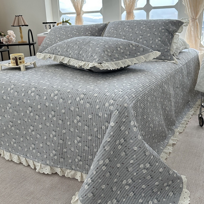 91家纺网 家纺一手货源 找家纺 奈萝家纺 2025新款全棉13372花边床盖三件套四件套纯棉花边夏被春秋被 灰色玫瑰