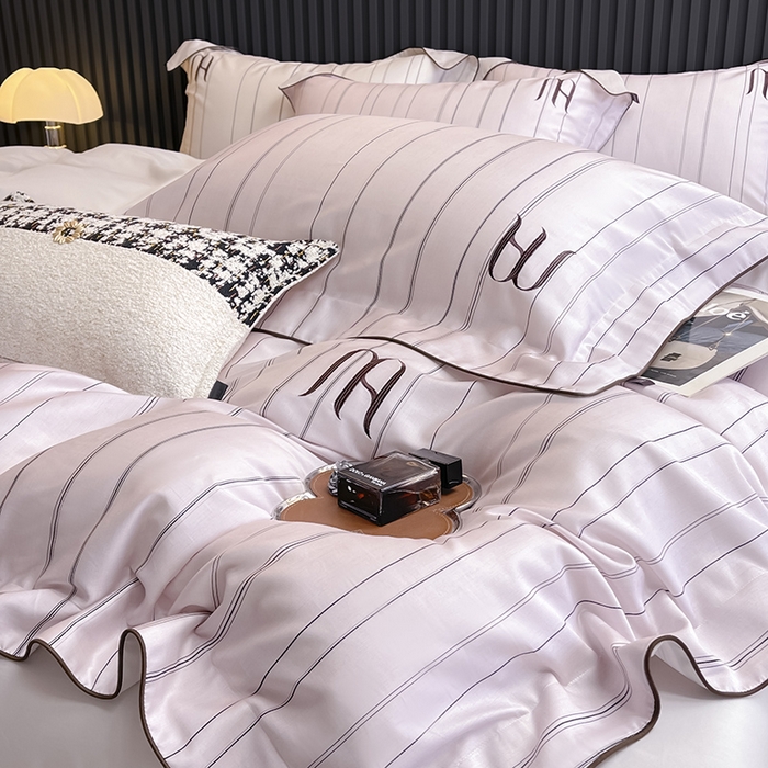 91家纺网 家纺一手货源 找家纺 2025夏季A类天丝棉夹棉床盖床笠四件套全棉纯棉纯色长绒棉真丝保护罩高级感条纹床上用品 艾诺-粉