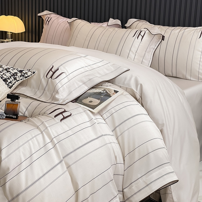 91家纺网 家纺一手货源 找家纺 2025夏季A类天丝棉夹棉床盖床笠四件套全棉纯棉纯色长绒棉真丝保护罩高级感条纹床上用品 艾诺-米