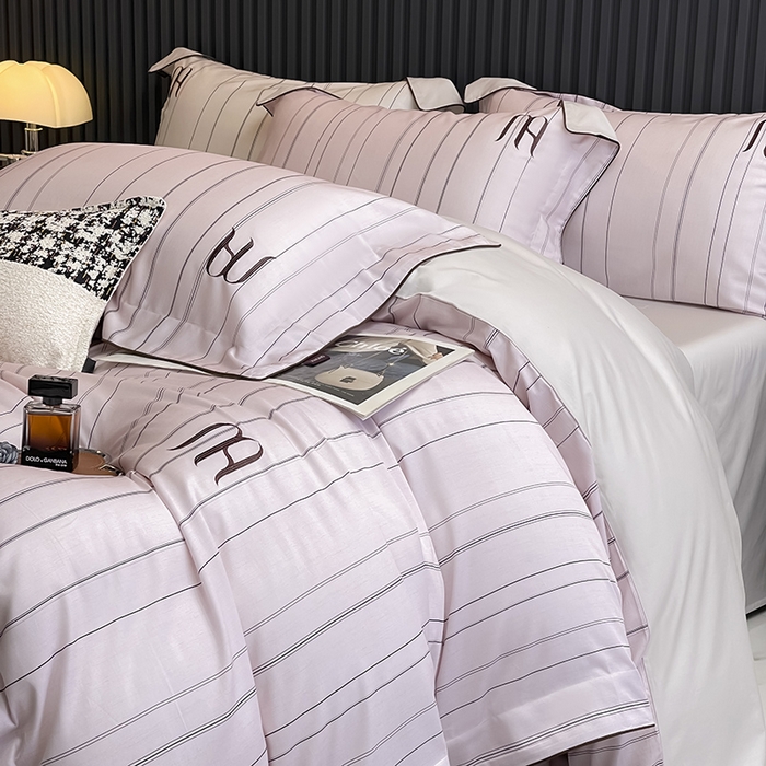 91家纺网 家纺一手货源 找家纺  2025新品A类100支天丝棉夹棉床盖床笠四件套全棉纯棉床单加厚高端数码印花长绒棉床上用品 艾诺-粉