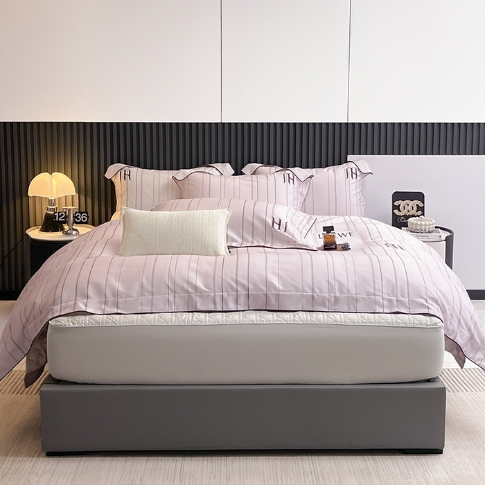 91家纺网 家纺一手货源 找家纺  2025夏季轻奢数码印花A类母婴级天丝棉印花四件套纯棉全棉高端夏季丝滑裸睡长绒棉被套真丝床上用品 艾诺-粉