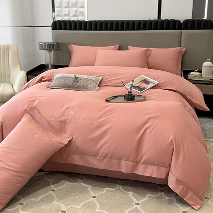 91家纺网 家纺一手货源 找家纺 （总）宇彬家纺 2025直播新款13374全棉纯棉母婴级压线一字绣纯色刺绣四件套全棉纯棉贡缎新疆长绒字母款铂金系列