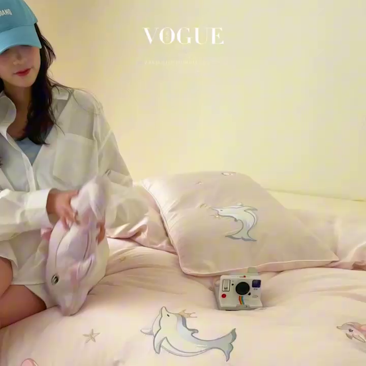 91家纺网 家纺一手货源 找家纺 爱缦 2025新款海边假日系列莱赛尔四件套风格二 粉