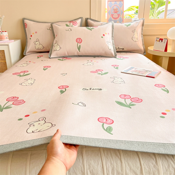 91家纺网 家纺一手货源 找家纺 典曼家纺 2025春夏新款250D冰丝宽边圆网冰丝凉席席子 精灵兔