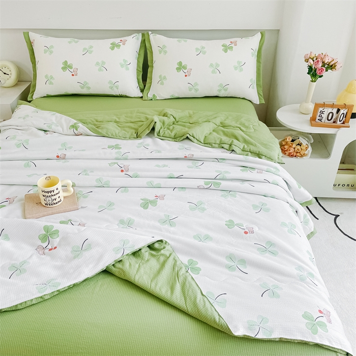 91家纺网 家纺一手货源 找家纺 南北家居 2025新款亲肤泡泡棉提花夏被 三叶草