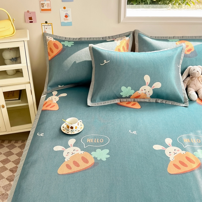 91家纺网 家纺一手货源 找家纺 典曼家纺 2025春夏新款250D冰丝宽边圆网冰丝凉席席子 萝卜兔