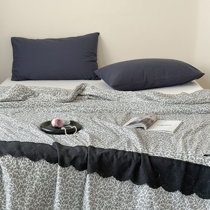 91家纺网 家纺一手货源 找家纺 觅糖  2025新款春夏款法式蕾丝针织大豆夏被 初见