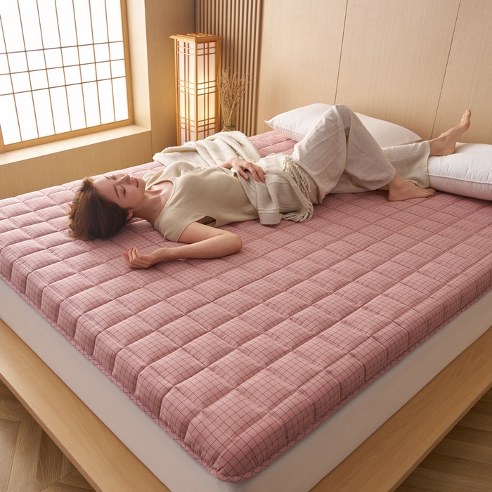 91家纺网 家纺一手货源 找家纺 锦丝钰床垫 2025新款色织水洗棉棉花床垫 小粉格