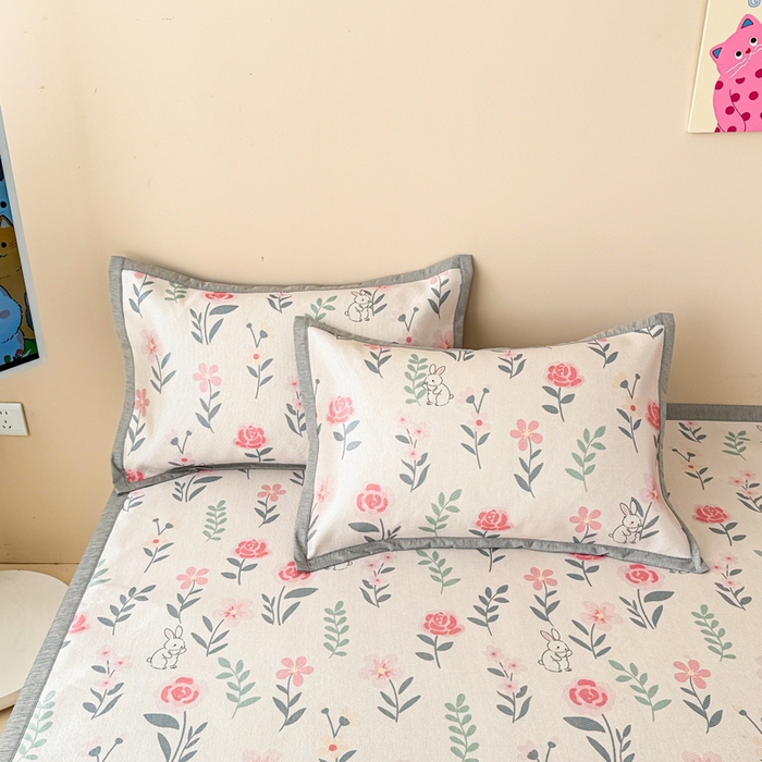 91家纺网 家纺一手货源 找家纺 典曼家纺 2025春夏新款250D冰丝宽边圆网冰丝凉席席子 采花小兔