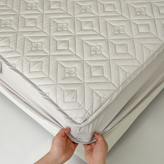 91家纺网 家纺一手货源 找家纺 云雀   2025新款舒适莱赛尔天丝夹棉床笠 菱格床笠-浅灰