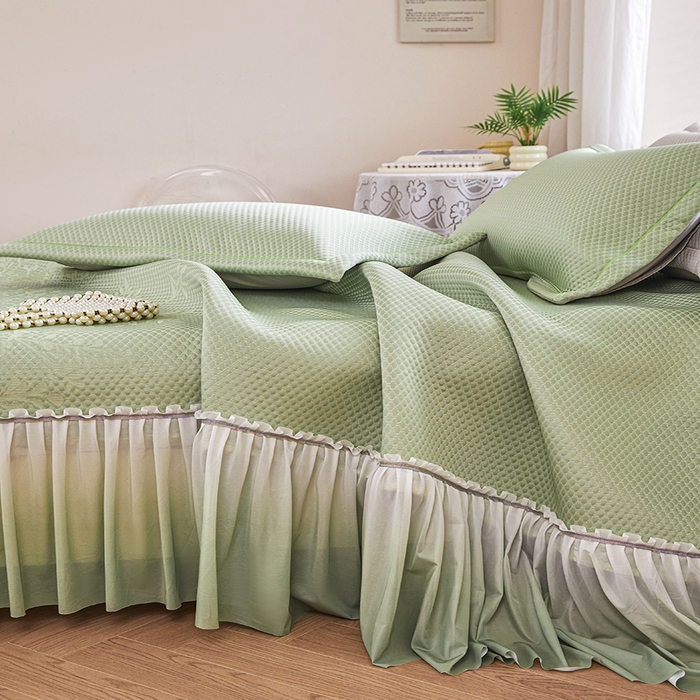 91家纺网 家纺一手货源 找家纺 桂雅居 2025春夏新款高分子凉席三件套床裙款 青草绿