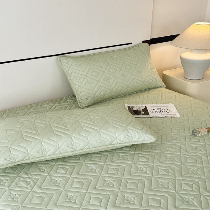 91家纺网 家纺一手货源 找家纺 云雀  2025新款舒适莱赛尔天丝夹棉床盖 菱格床盖-豆绿