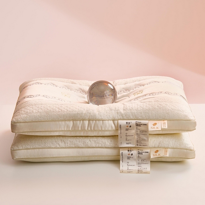 91家纺网 家纺一手货源 找家纺 （总）昕科 2025新款蕾丝复合蚕丝枕-蕾丝花边蚕丝枕芯蝴蝶绣花桑蚕丝枕头