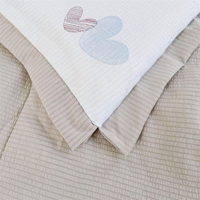 91家纺网 家纺一手货源 找家纺 南北家居  2025新款亲肤泡泡棉提花夏被 一见倾心