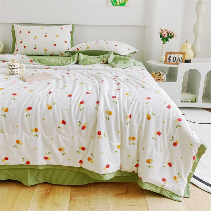 91家纺网 家纺一手货源 找家纺 南北家居 2025新款亲肤泡泡棉提花夏被 甜蜜樱桃