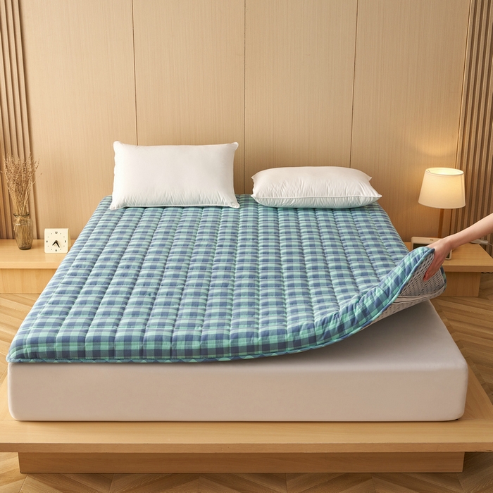 91家纺网 家纺一手货源 找家纺 锦丝钰床垫 2025新款色织水洗棉棉花床垫 蓝绿中格