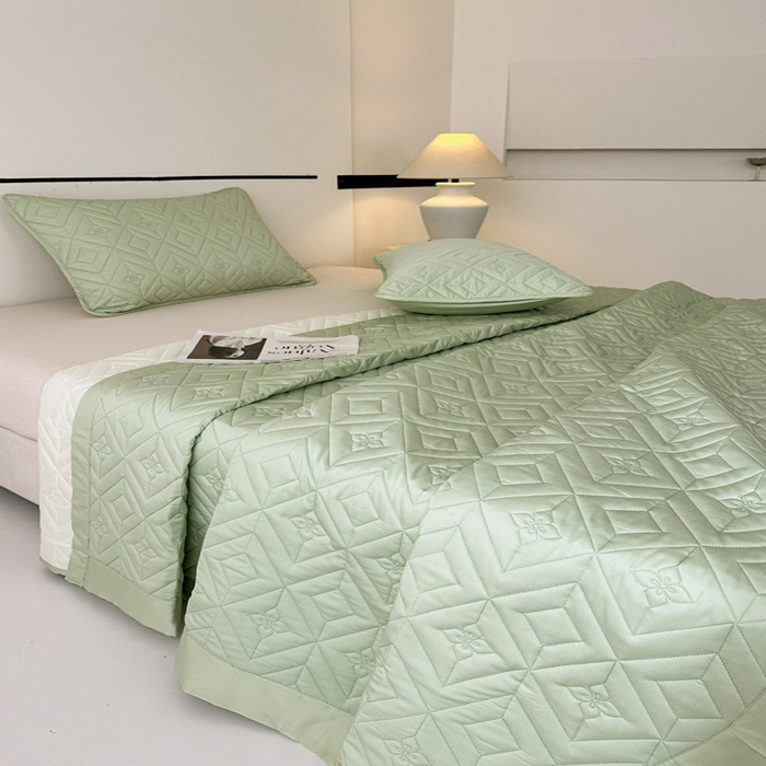 91家纺网 家纺一手货源 找家纺 云雀  2025新款舒适莱赛尔天丝夹棉床盖 菱格床盖-豆绿