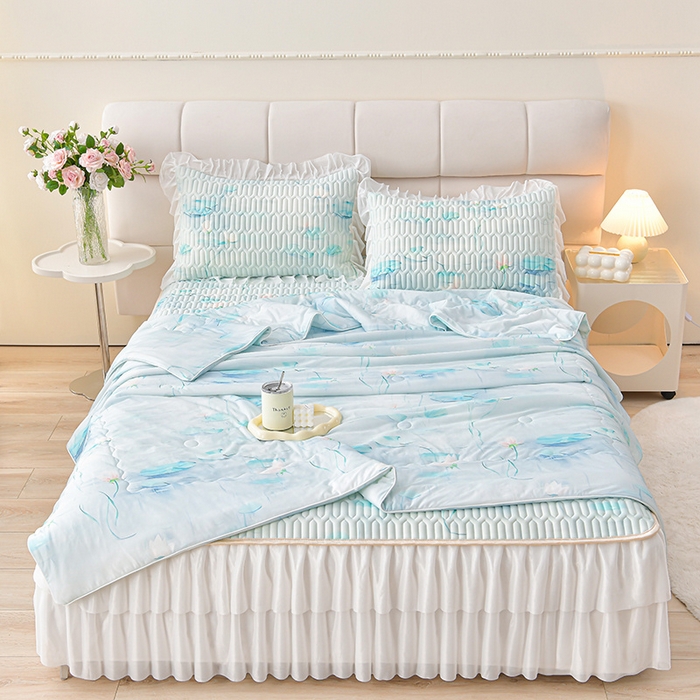 91家纺网 家纺一手货源 找家纺 畅畅家纺 2025新款夏季凉感丝印花足球花凉席夏被夏凉被空调被四件套 足球花-荷塘月色