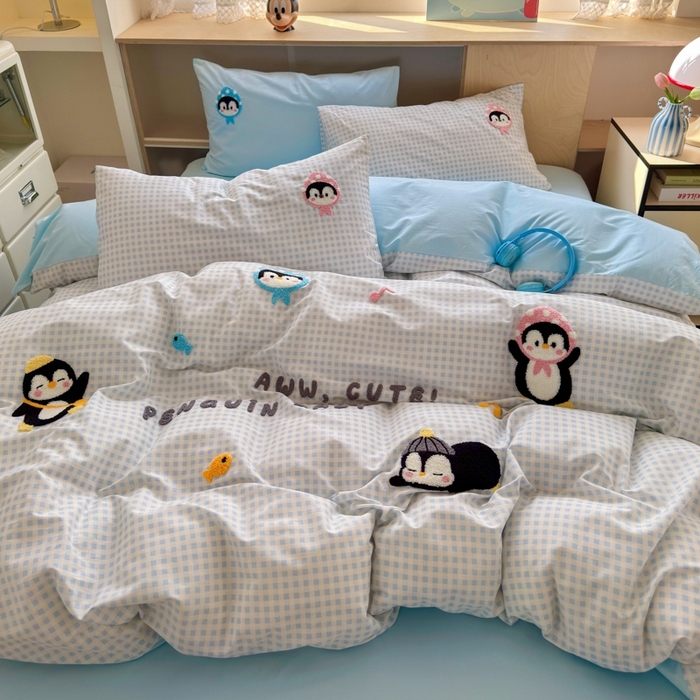 91家纺网 家纺一手货源 找家纺 如意朵2025新款全棉毛巾绣四件套 企鹅抱抱