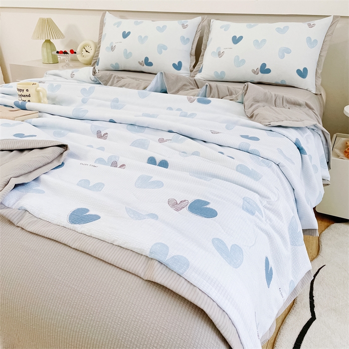 91家纺网 家纺一手货源 找家纺 南北家居  2025新款亲肤泡泡棉提花夏被 一见倾心